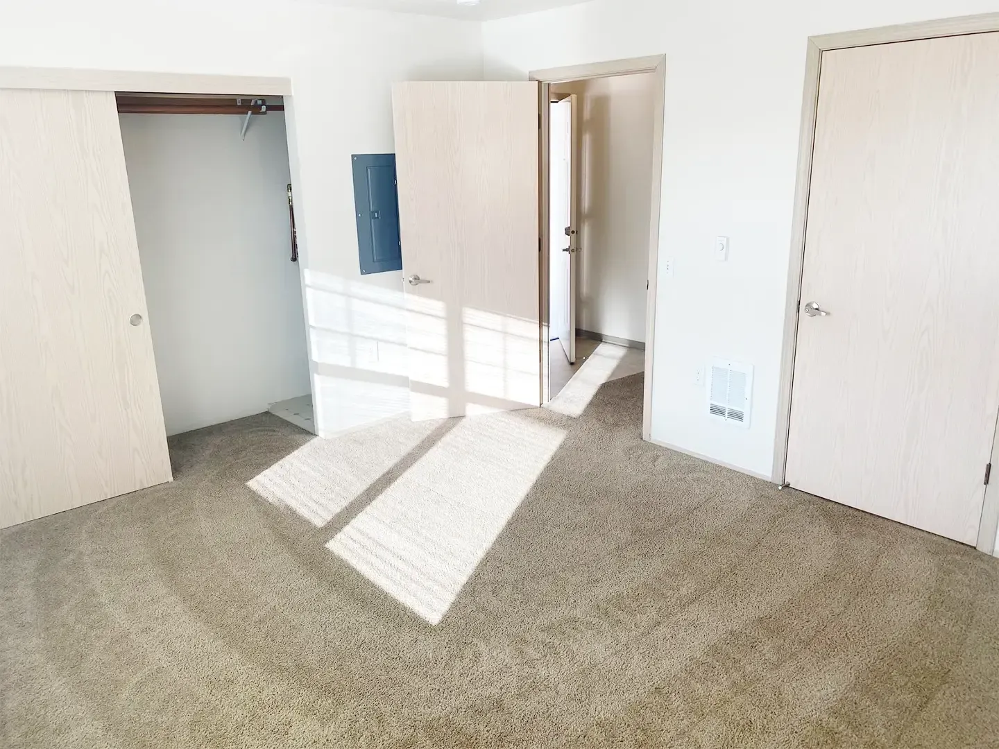 SMI Property Management - Sunrise Pointe - 3320 Jackson Street SE, Albany, OR 97322