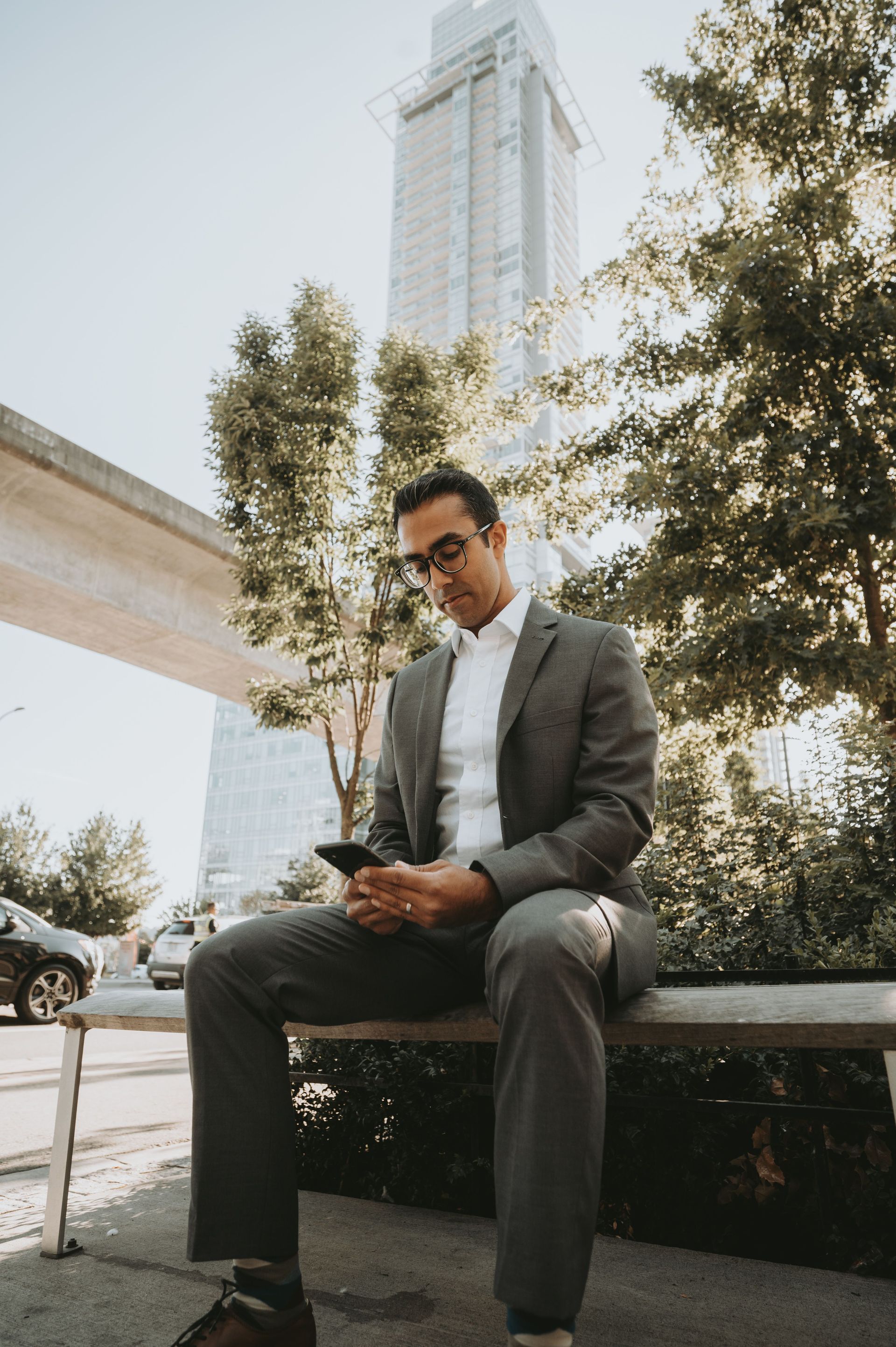Founder reviewing SAFE and convertible note financing options for an early-stage startup fundraising