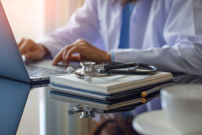 DR. FREDY ESQUINCA VILLATORO - MÉDICO REUMATÓLOGO