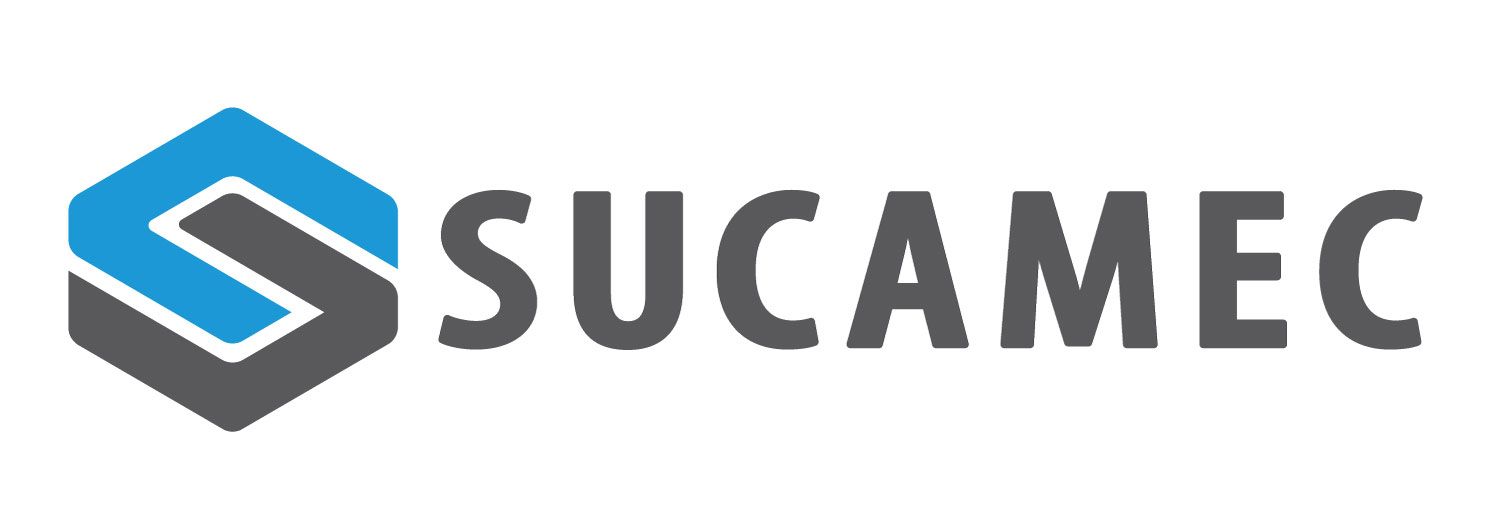 Logotipo de SUCAMEC con icono geométrico gris y azul y texto negro