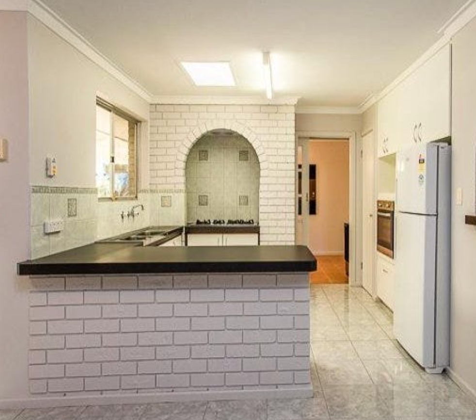 Parkwood kitchen before renovation