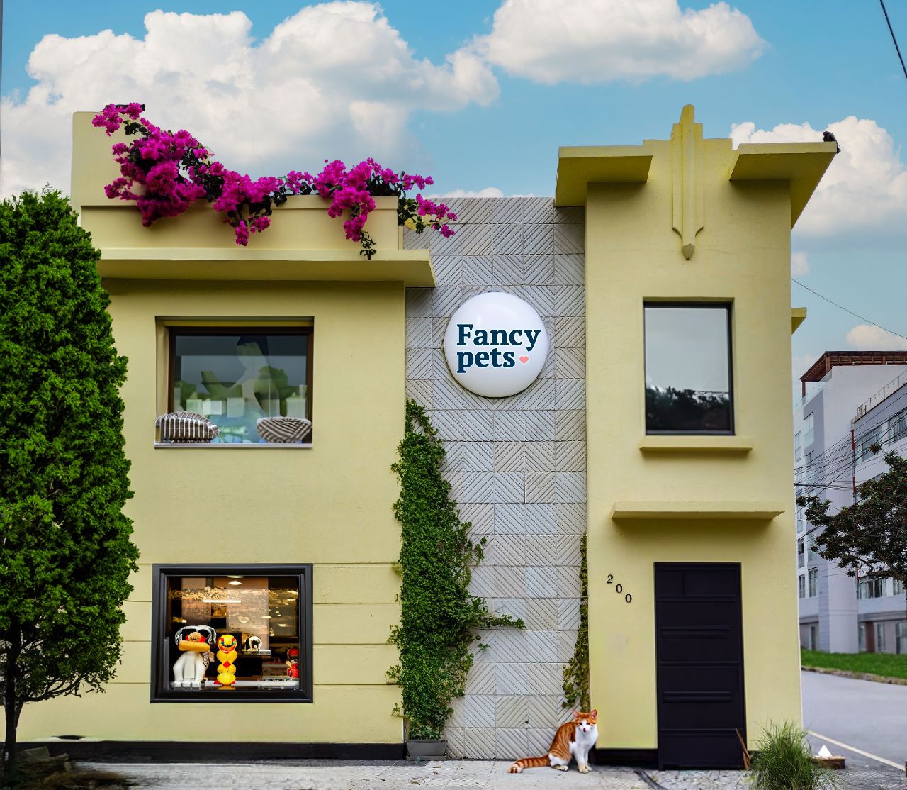 Un edificio amarillo con mascotas elegantes escritas en él.