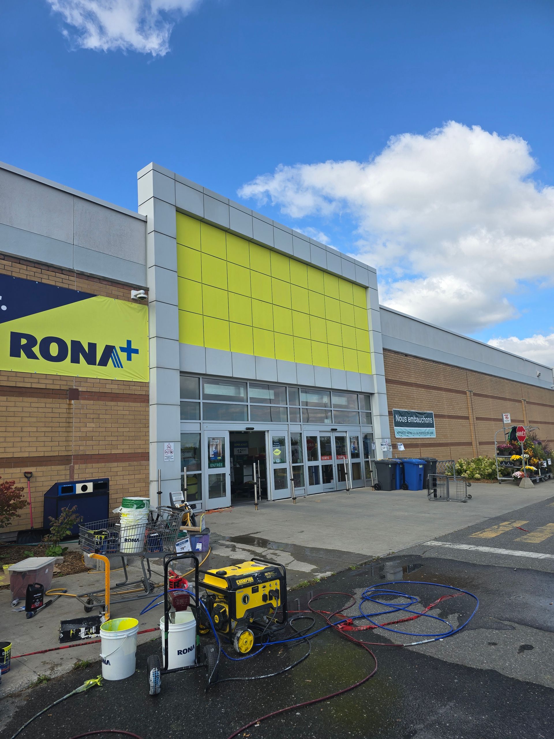 A building with a yellow sign that says rona on it