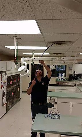 man cleaning an air duct
