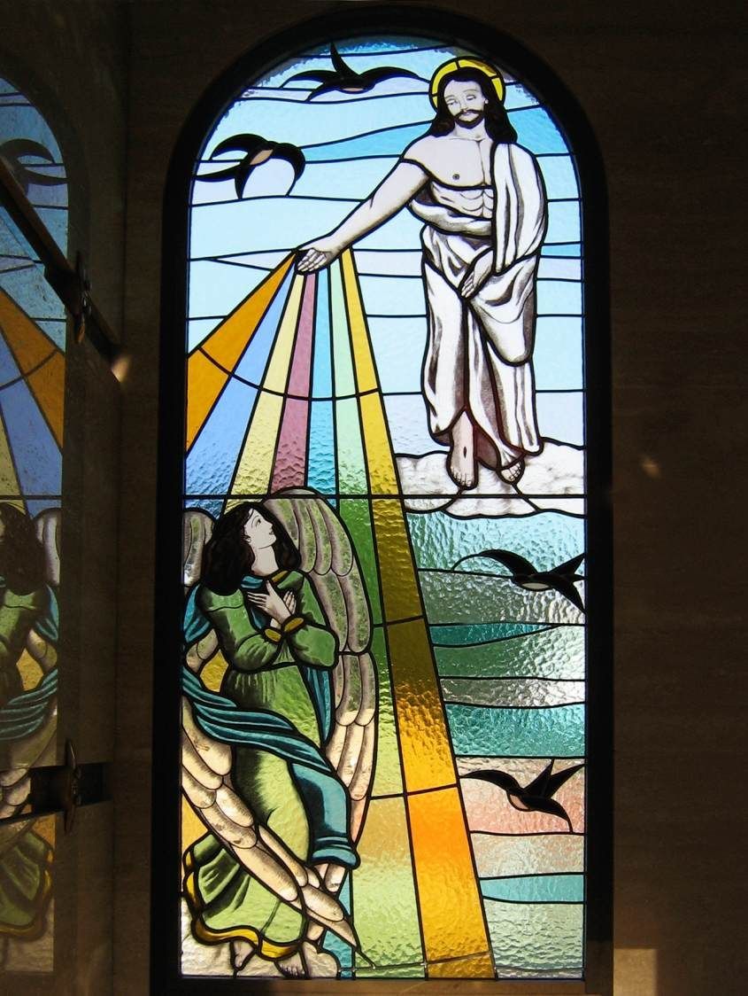 Vetro colorato con rappresentazione religiosa