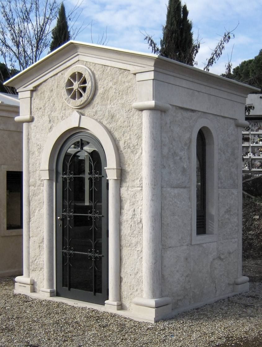 Cappella funeraria con cancello
