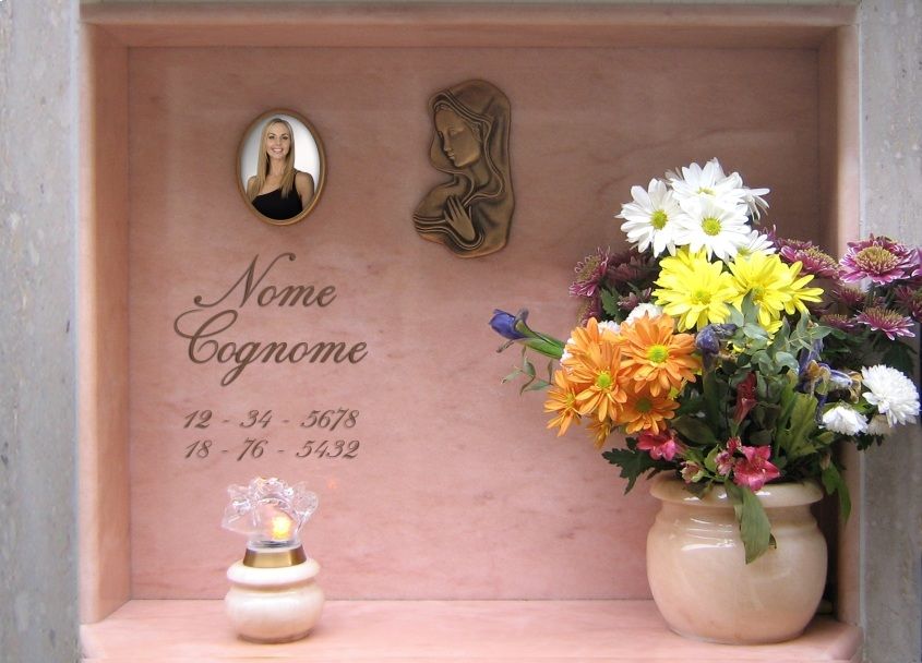Lapide con immagine sacra