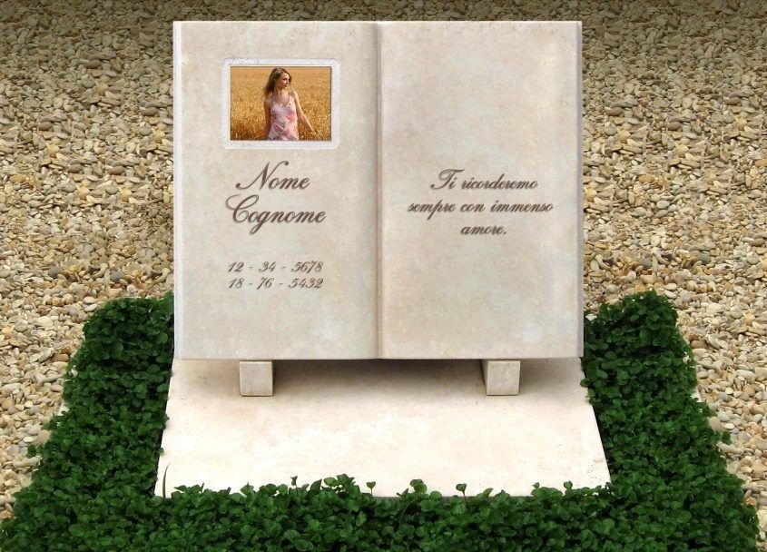 Monumento funebre a forma di libro
