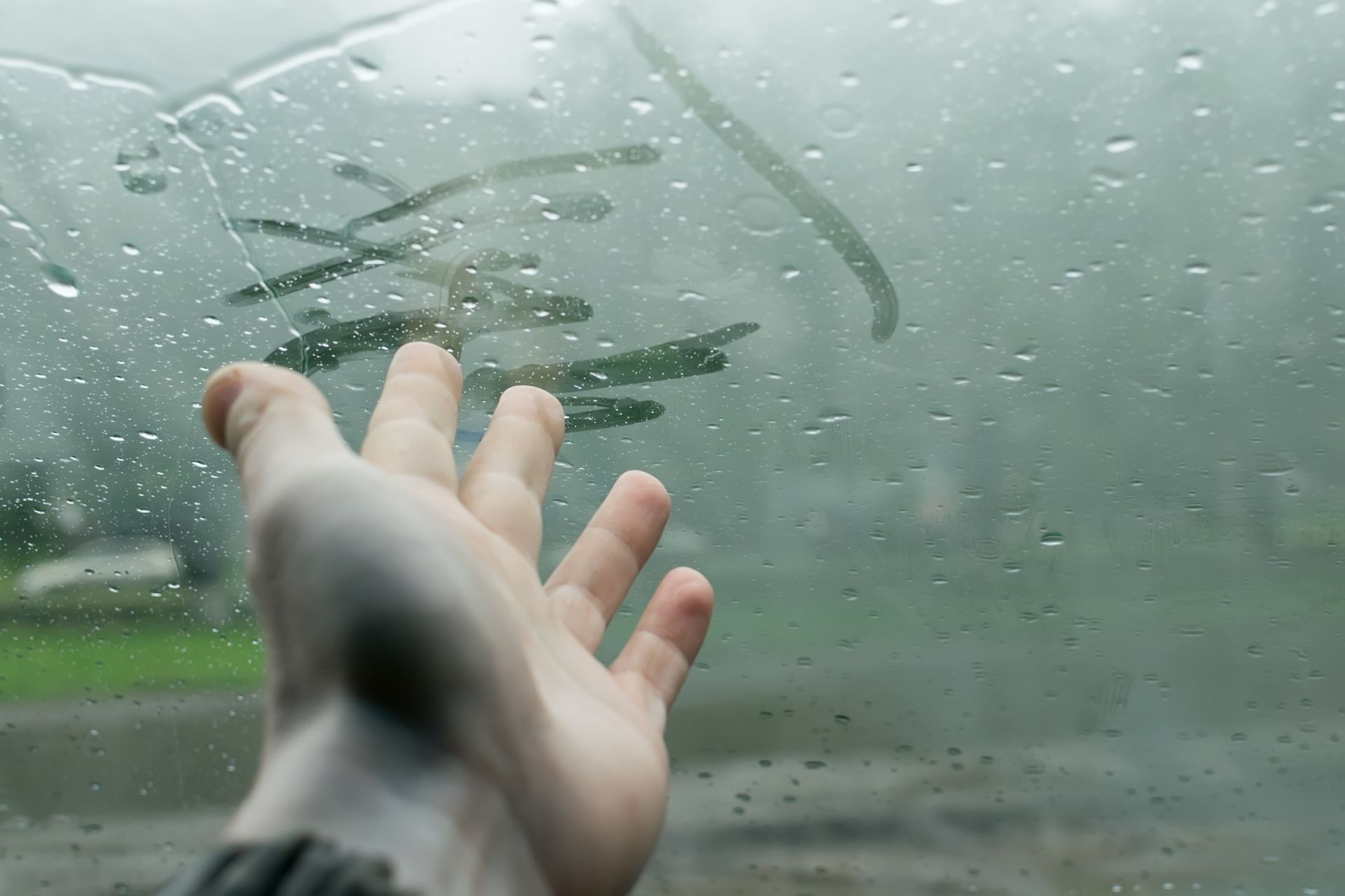 Why Does My Windshield Fog Up So Fast In Winter? | Precision Automotive Service NY