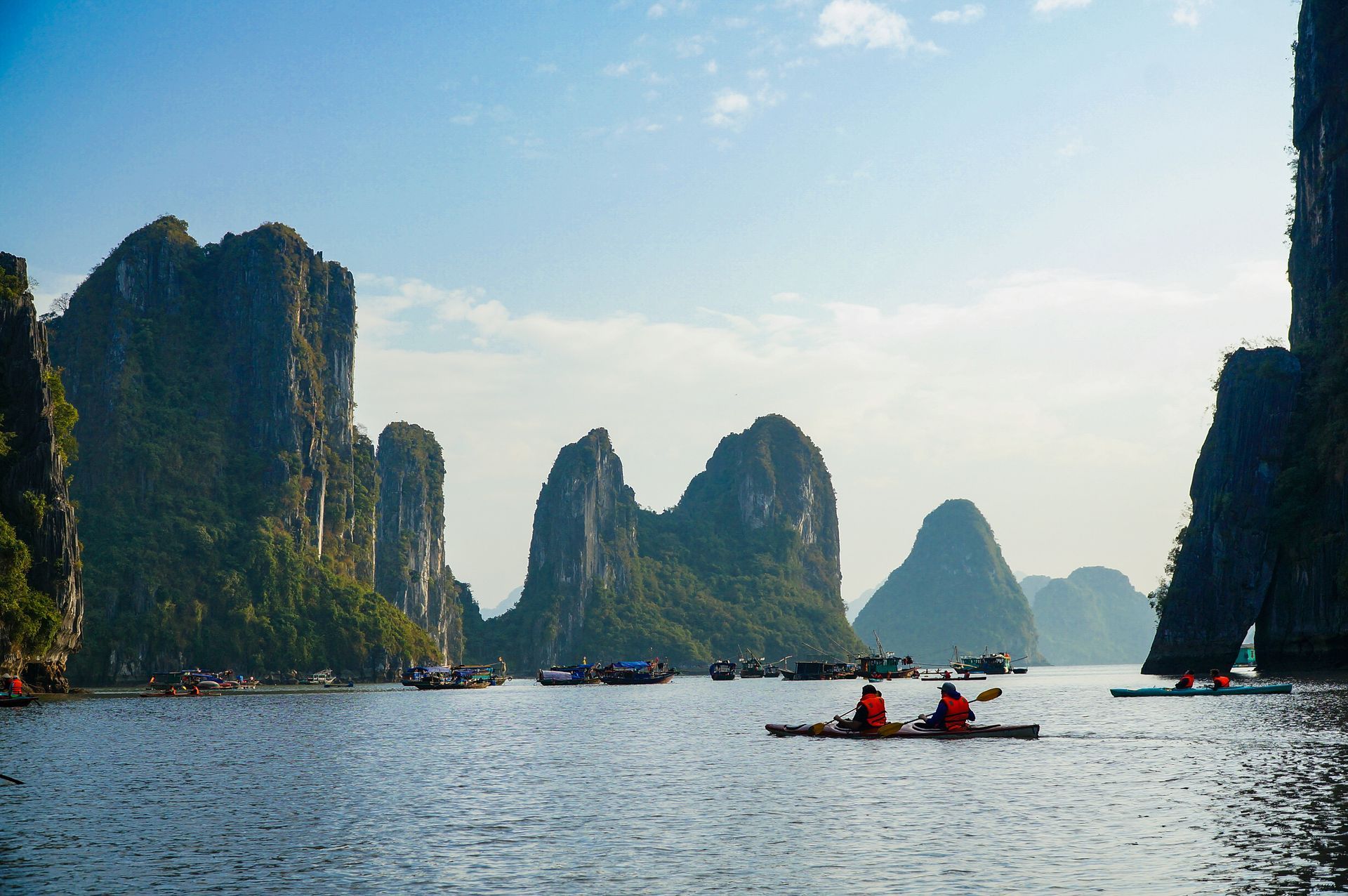 Ha Long Bay during clear, dry weather.