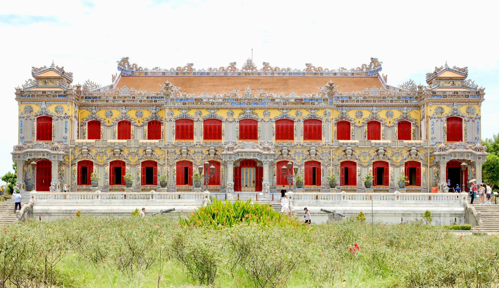 Kien Trung Palace blends traditional Vietnamese design, French colonial elements and Italian Renaissance styles.