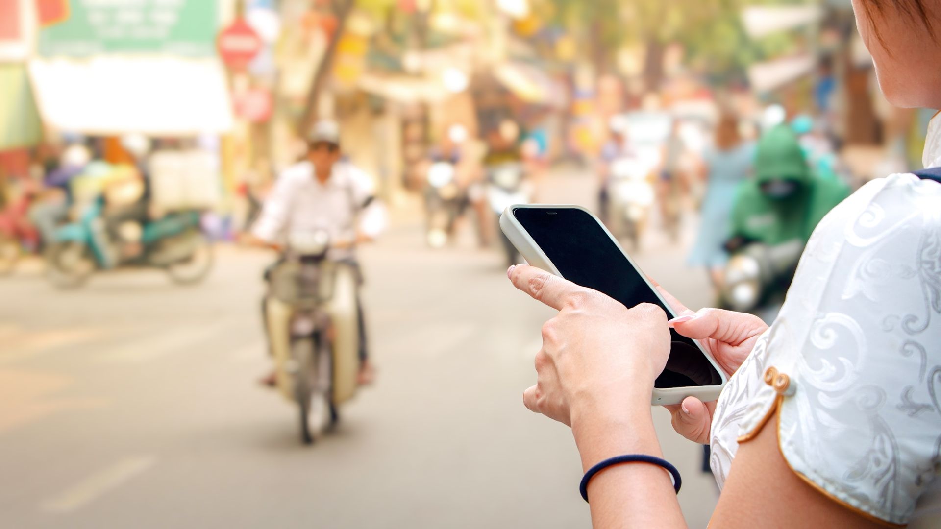 Purchasing an SIM/eSIM to stay connectivity during your trip in Vietnam 