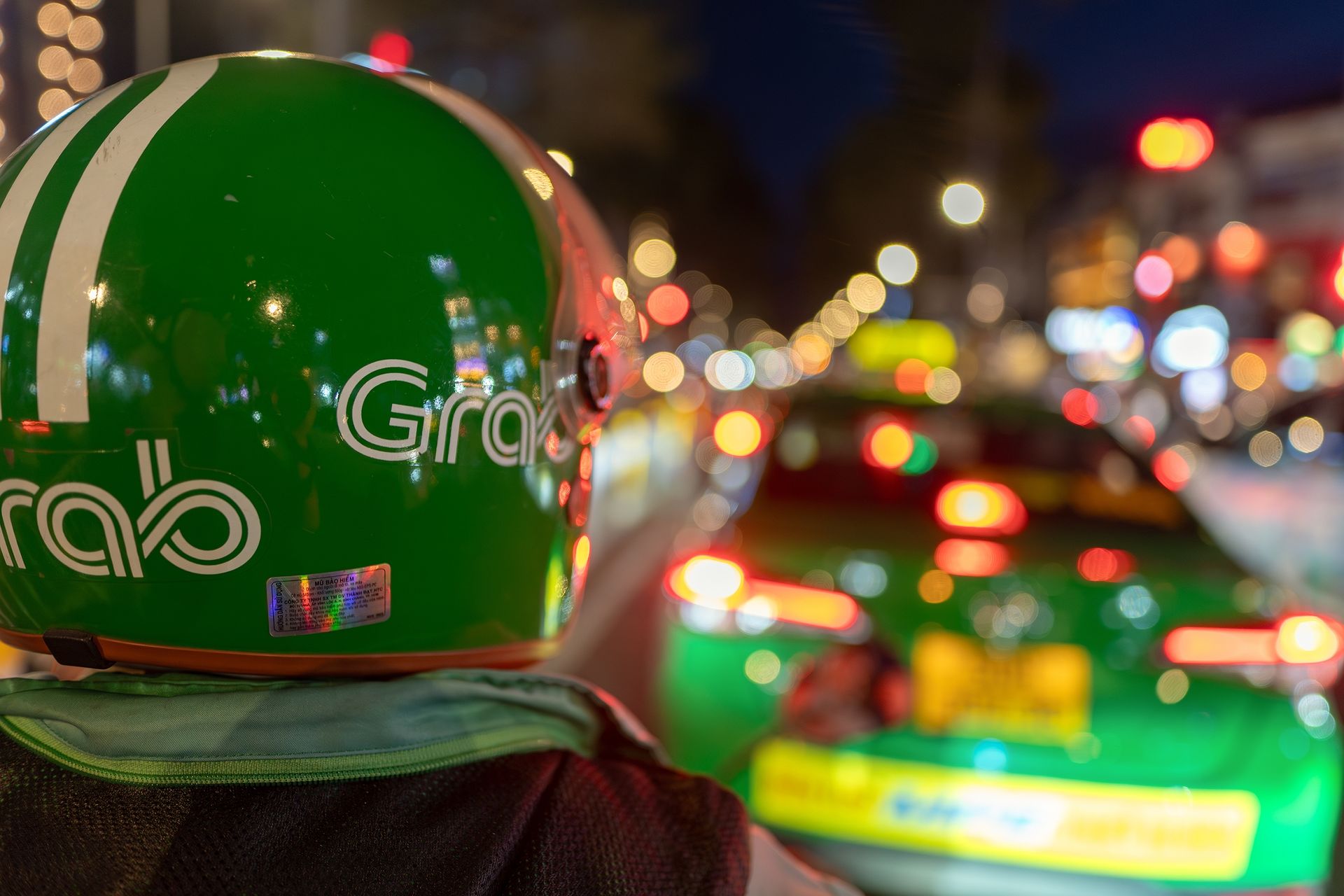 Some popular ride-hailing apps in Vietnam are Grab, Be and Green SM