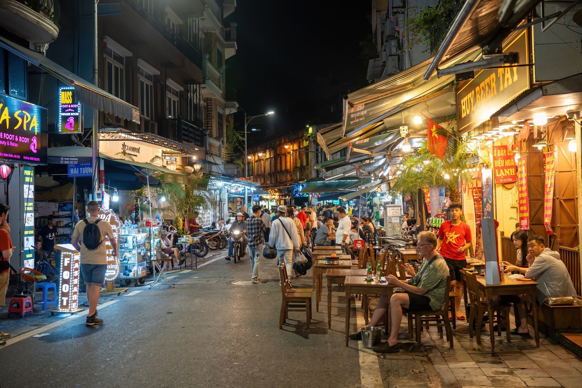 Ta Hien Beer Street in Hanoi Old Quarter