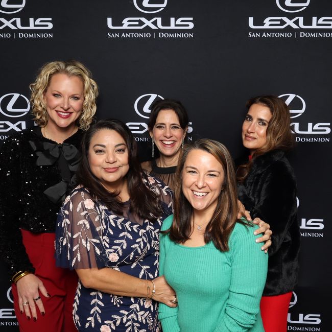 Premium photo booth rentals in San Antonio. Modern design, studio-quality photos & exceptional guest experience. Weddings • Corporate • Events.