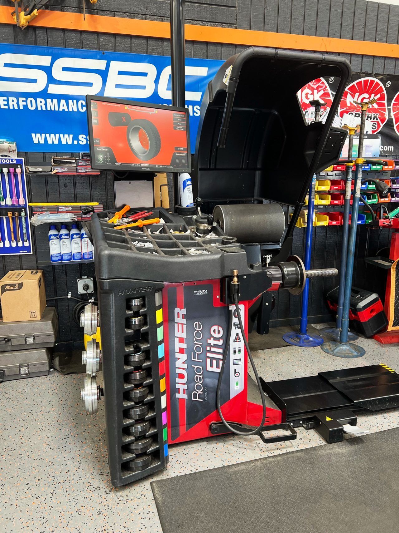 A Hunter Road Force Elite Wheel Balancer | Outlawed Customs