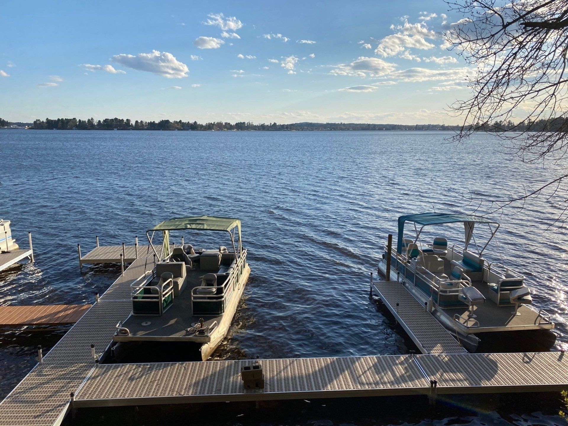 Pontoon rentals, Daily and weekly pontoon rentals, Fishing, Updated fleet in 2021 | Crimson Hue Resort