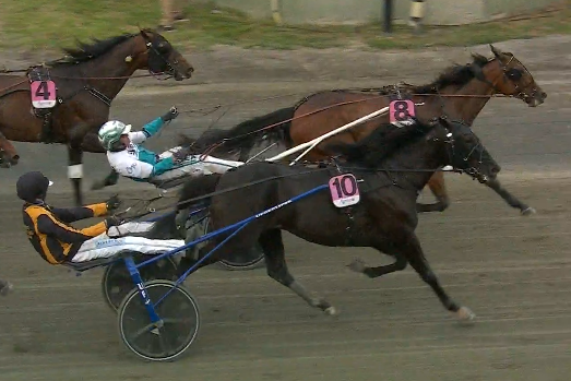 Double Deceiver defeating Gio Cash to win the Jamtland Stora Pris