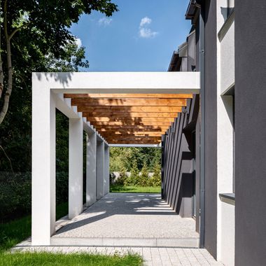 LAURA JUAREZ BIENES RAICES