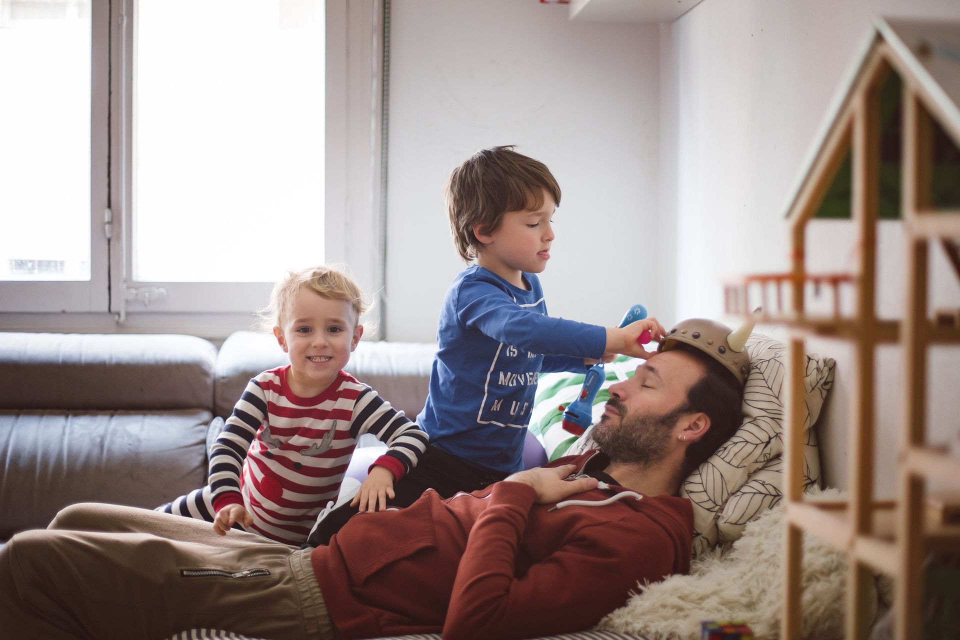 Kids And Dad At The Sofa - Vinton, IA - Edwards Plumbing Heating & Air Conditioning Kids And Dad At The Sofa - Vinton, IA - Edwards Plumbing Heating & Air Conditioning
