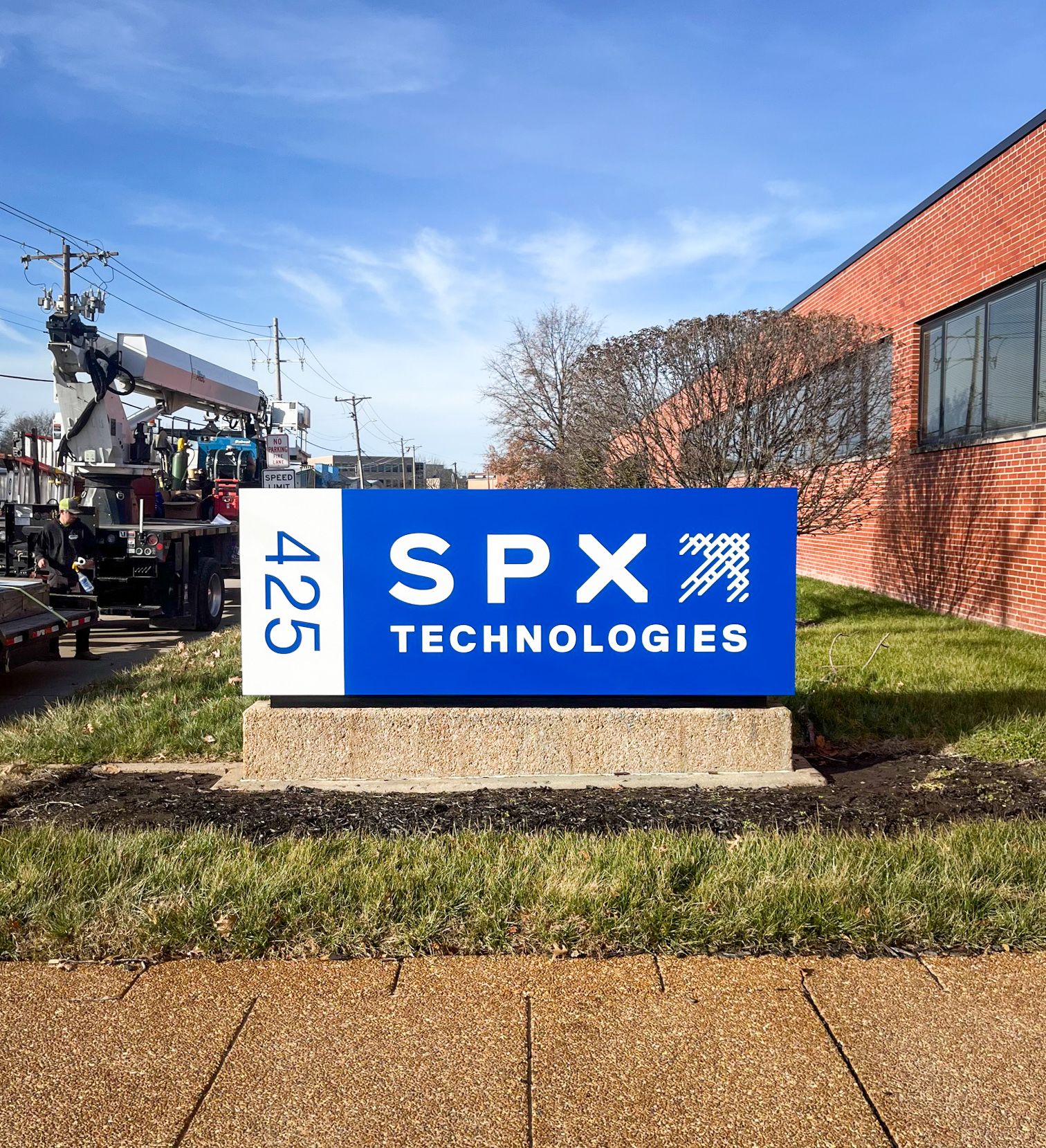 Monument & Pole Signs – St. Louis, MO – The Designery Sign