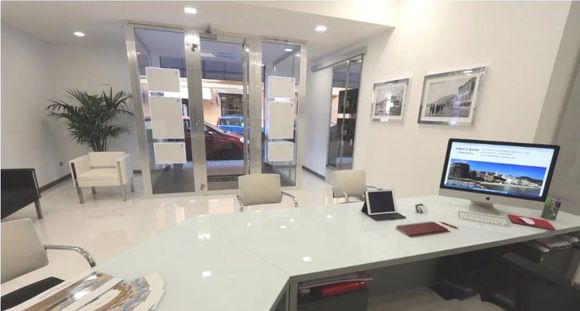 Interno agenzia immobiliare