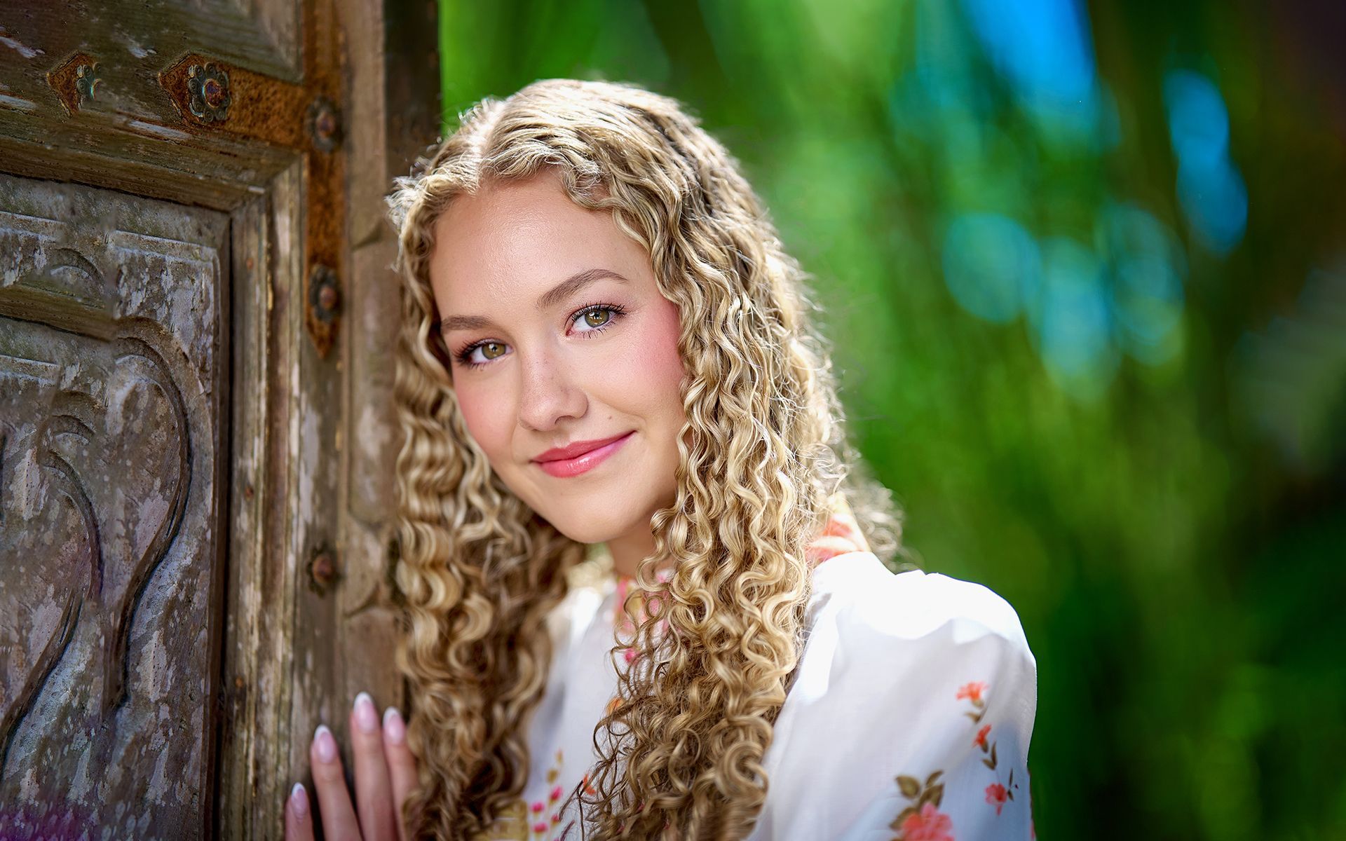Southside High School Senior photographer at Rip Van Winkle Gardens 