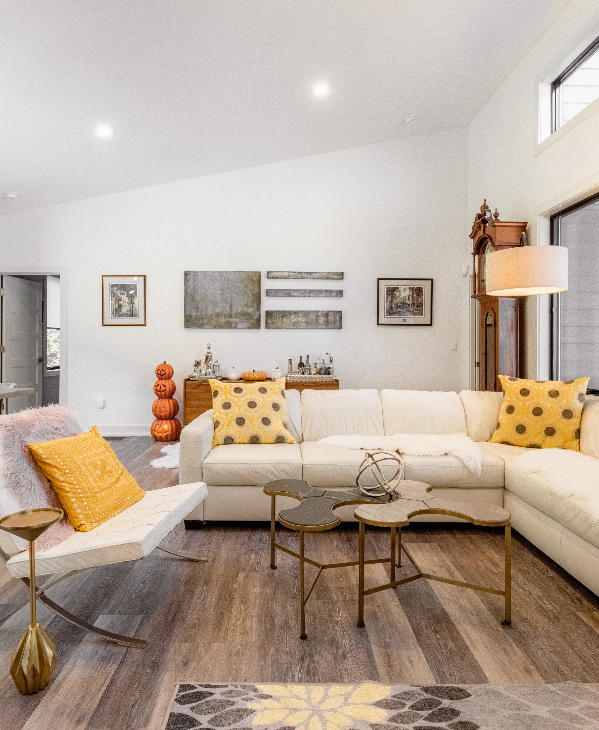 Living room - Amish custom home builders