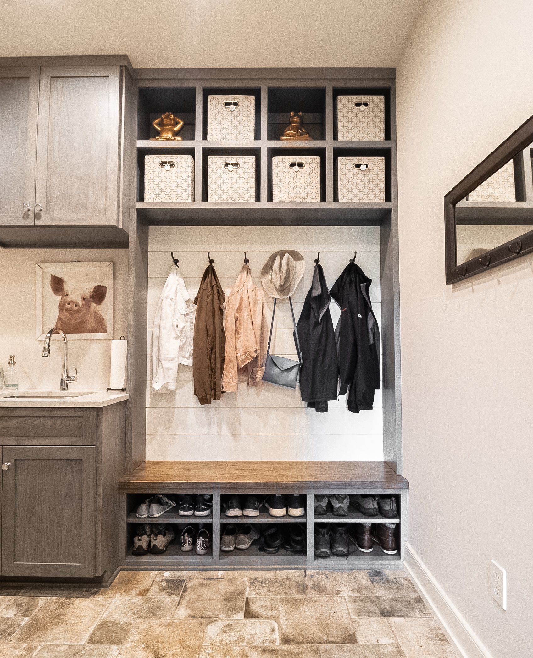 Laundry room - Amish custom home builders
