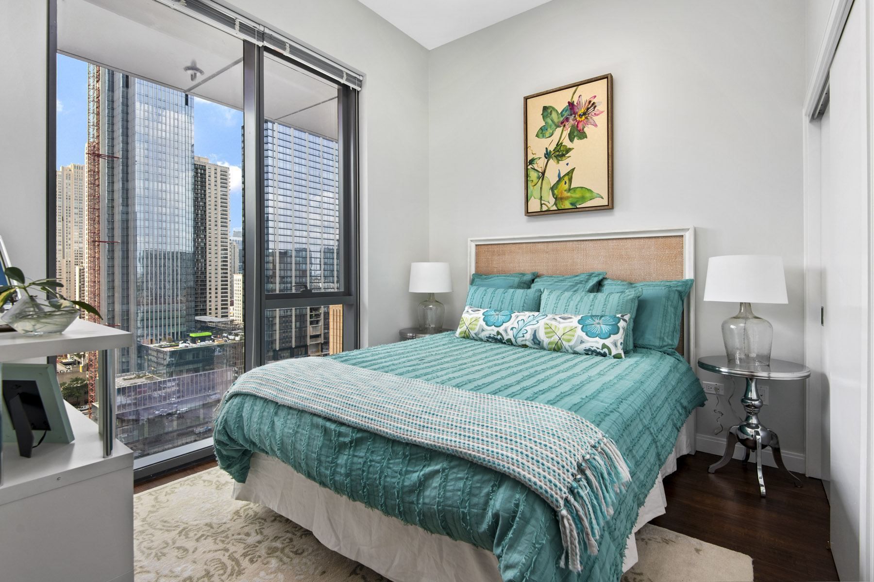 Bedroom Chicago Apartment 60610