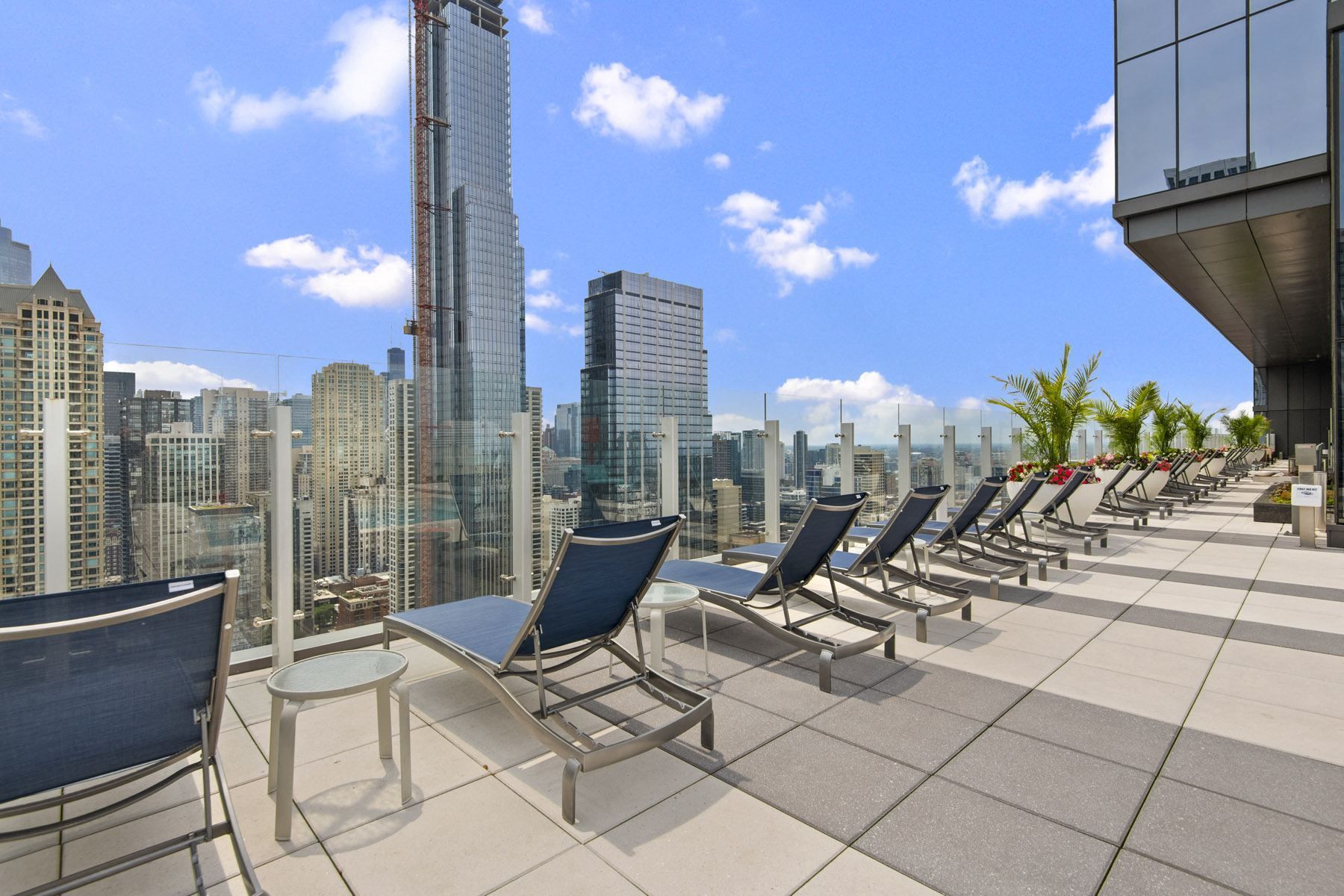 Roofdeck State and Chestnut Apartments 60610