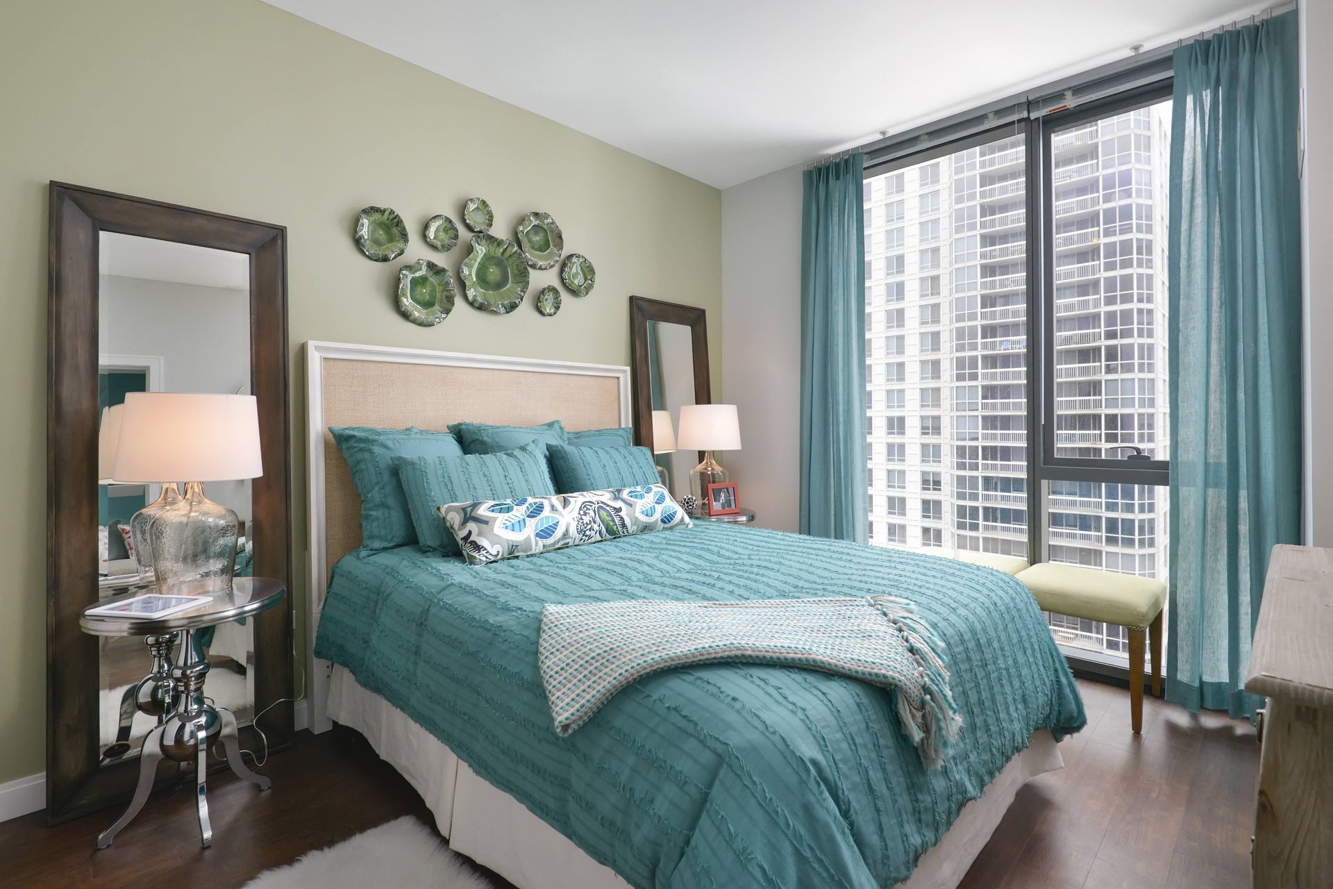 Bedroom Chicago Apartment 60610