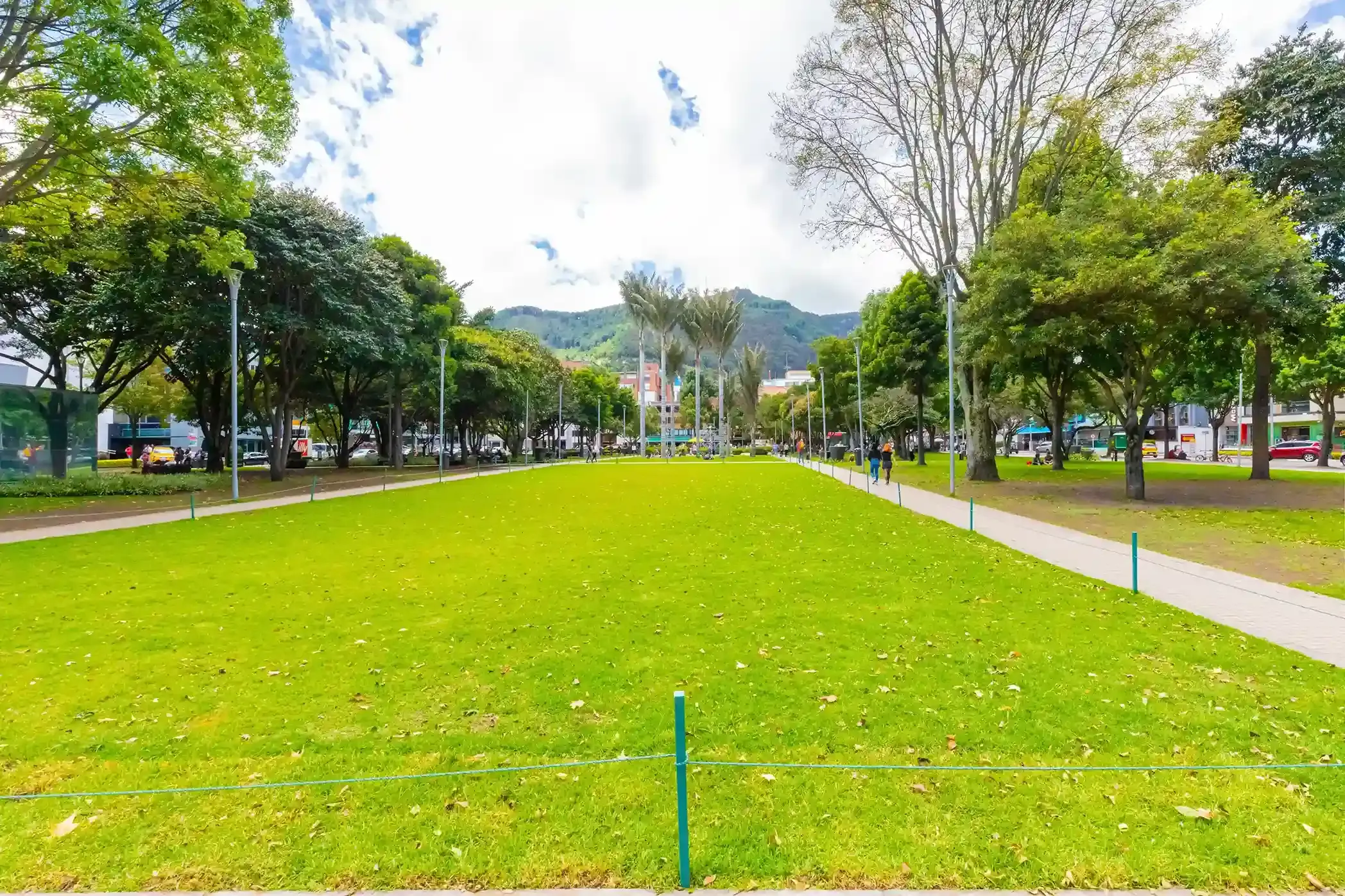 Espacio de descanso en apartasuite de Nova Iorque Bogotá, hotel cercano al Parque de la 93 con diseño funcional.
