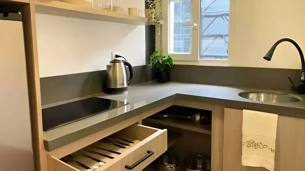 Cocina equipada en suite de Nova Iorque Bogotá, alojamiento funcional en hoteles cerca del Parque de la 93 Bogotá