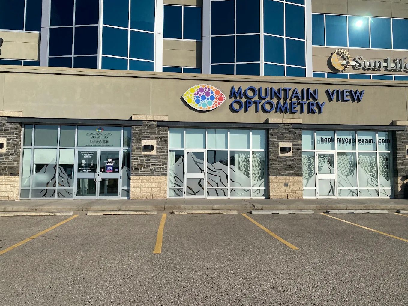 The front of a mountain view optometry store
