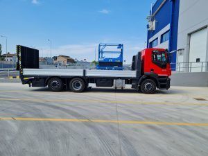 Iveco flatbed con piattaforma a forbice – A.S.I.E. SRLS Piacenza