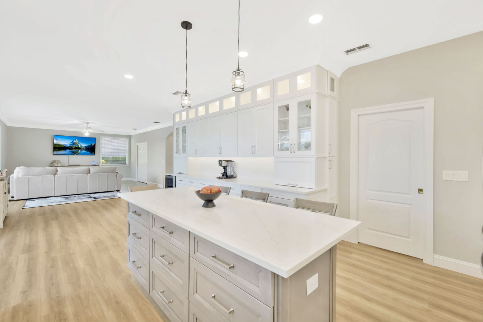 there is a large island in the middle of the kitchen .