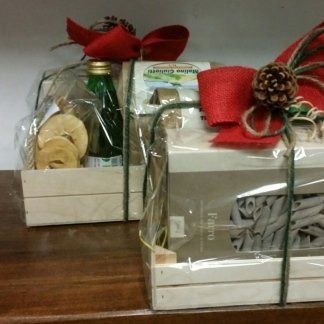 confezioni regalo con olio e alimenti