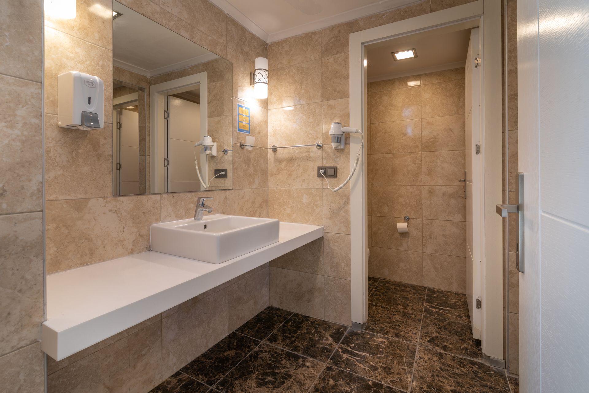 Afyon aforia thermal residence, odalar, banyo