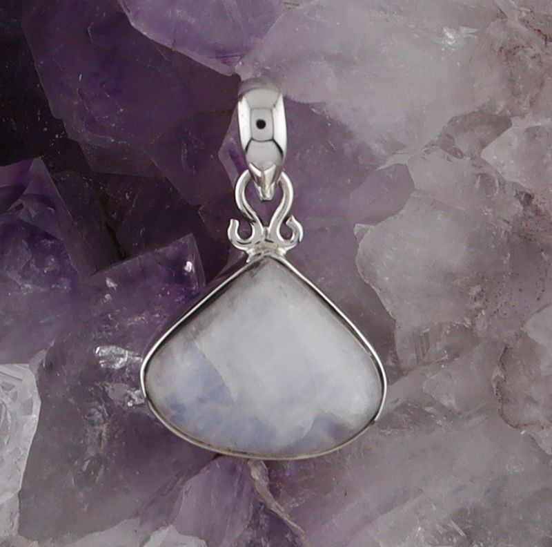 BL P-2737 RM (Rainbow Moonstone)