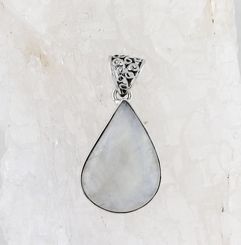 BL P-2743 RM (Rainbow Moonstone)