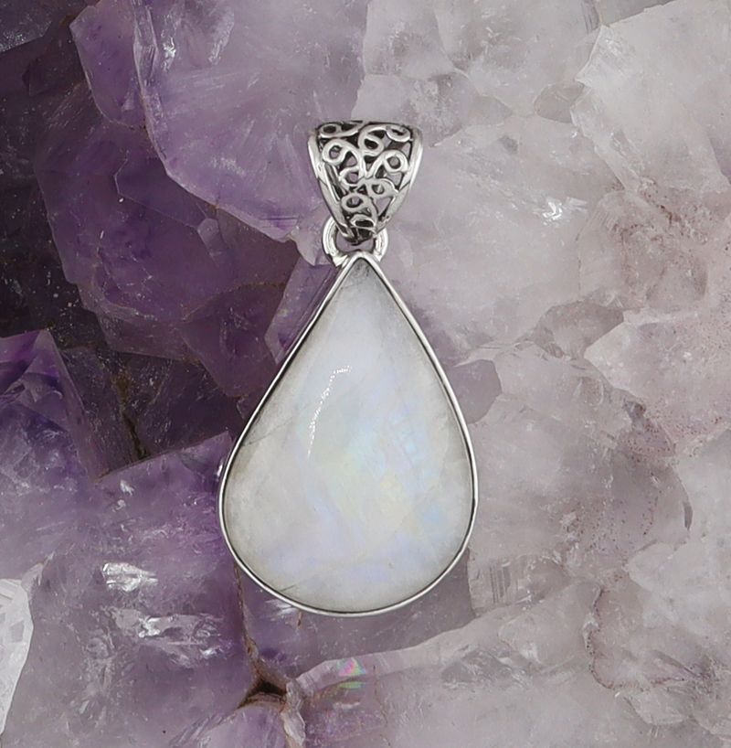 BL P-2743 RM (Rainbow Moonstone)