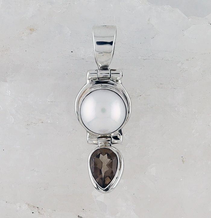 IGB P-0018 PL SQ (Pearl & Smoky Quartz)