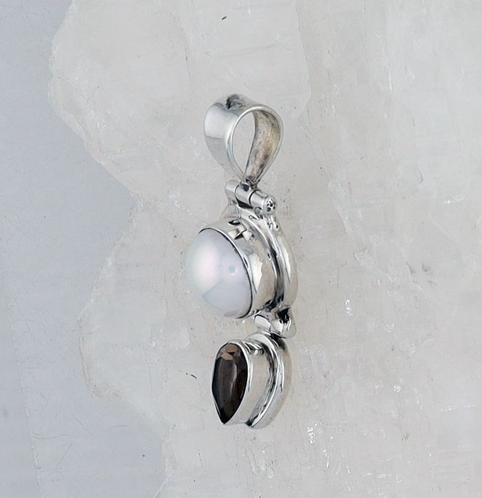 IGB P-0018 PL SQ (Pearl & Smoky Quartz)