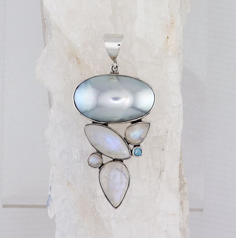 IGB P-5208 MLT (Mabe Pearl, Rainbow Moonstone and Blue Topaz)