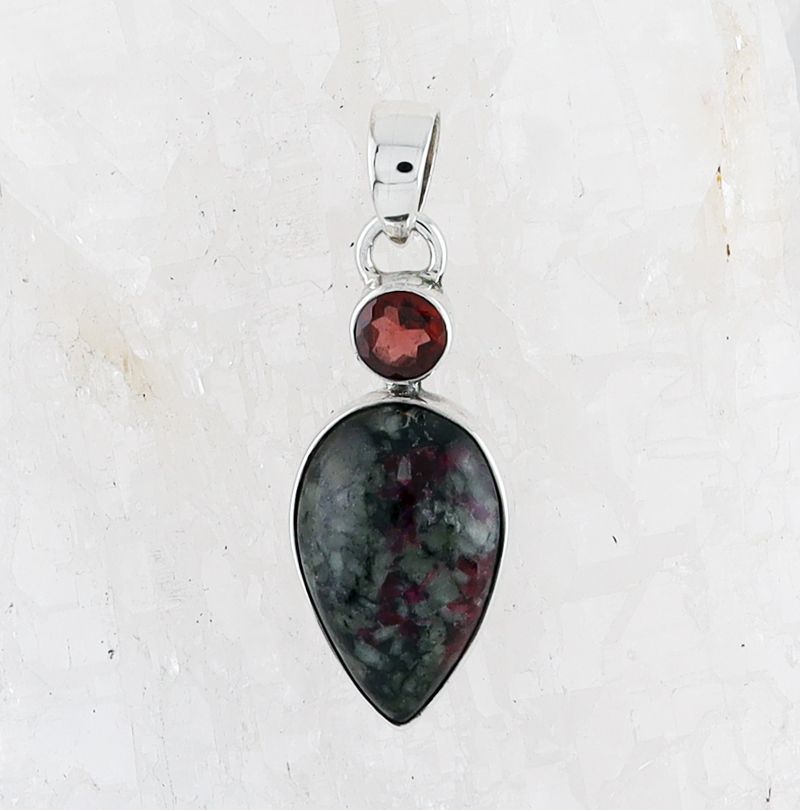 MIK P-0055 GA EU (Garnet and Eudialyte)