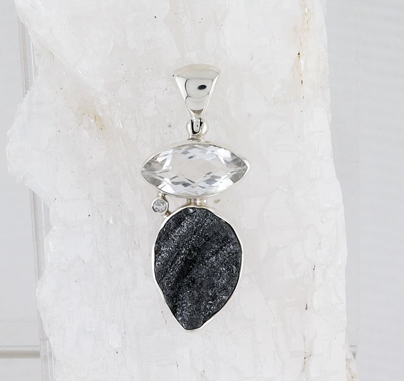 SB P-0209 MLT (Quartz Druzy, White Topaz, Faceted Quartz)
