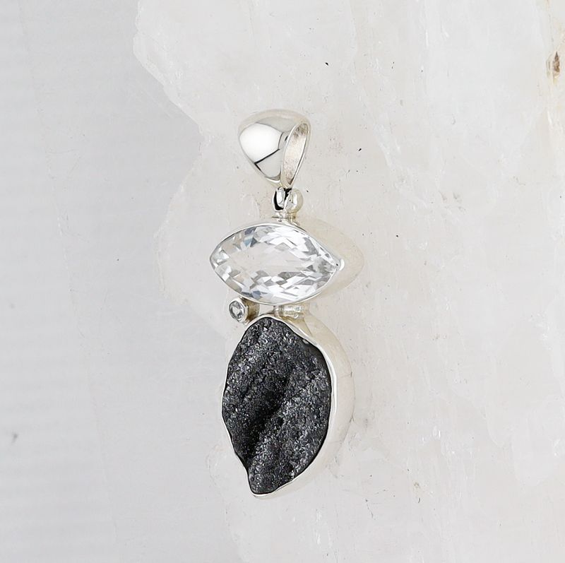 SB P-0209 MLT (Quartz Druzy, White Topaz, Faceted Quartz)