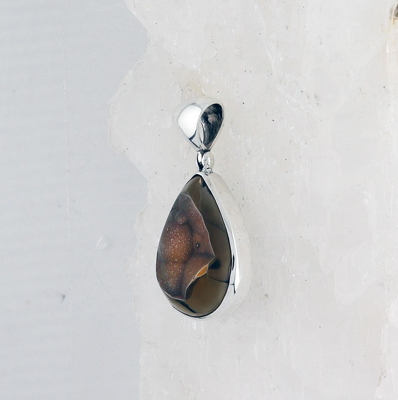 SB P-0246 CAL DR (Chalcedony Druzy)