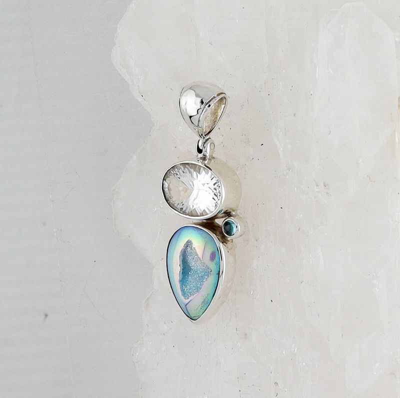 SB P-0526 MLT  (Quartz Druzy, Apatite, and Faceted Quartz)